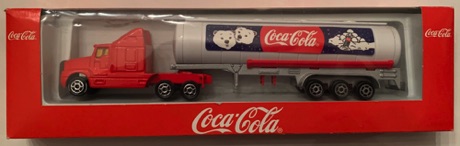 10216-1 € 12,50 coca cola vrachtwagen afb beren en fles ca 20 cm.jpeg